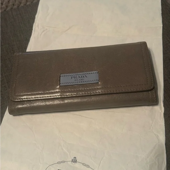 Prada Wallet full inclusion with box and original tissue paper - Picture 2 of 10